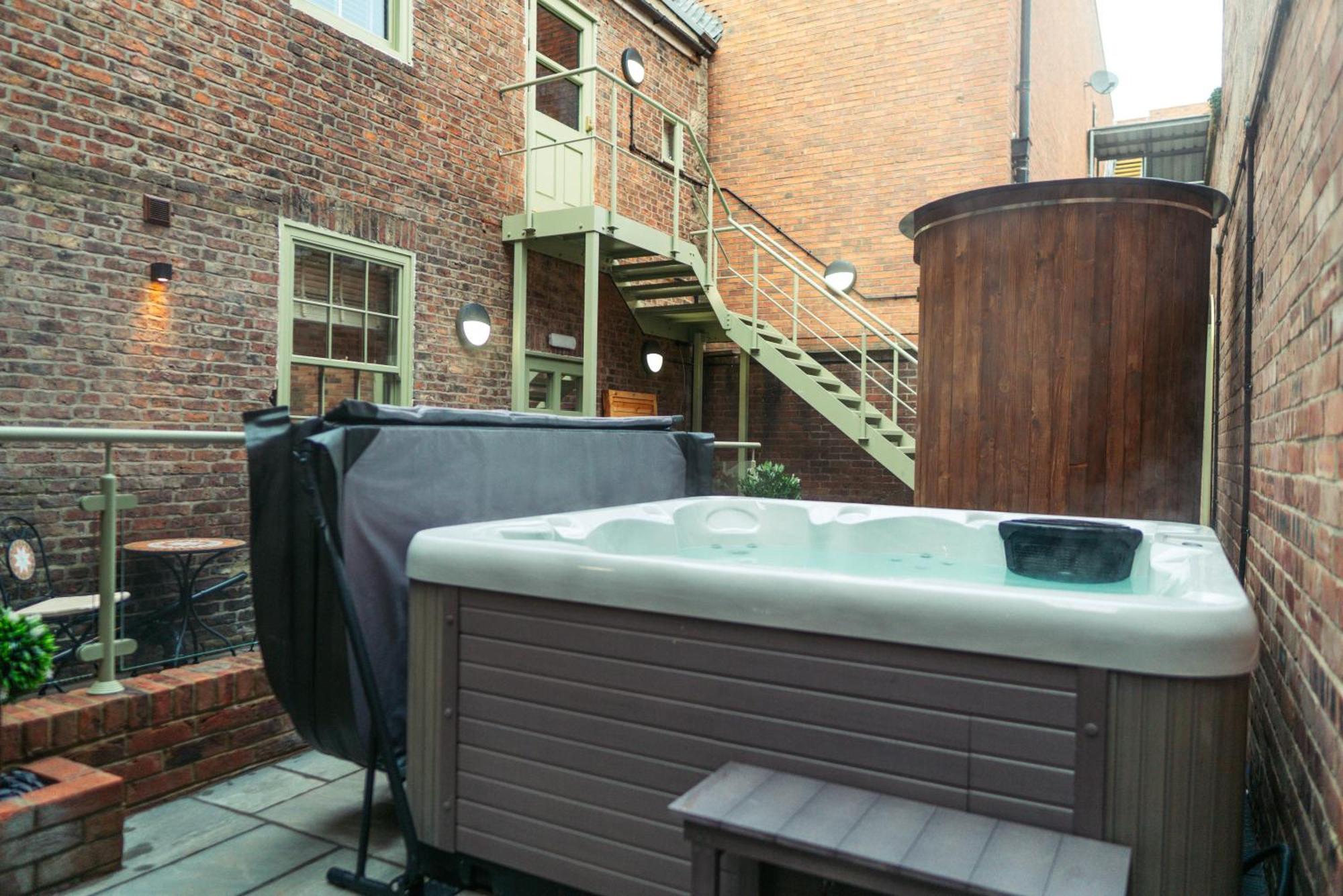Magistrates Penthouse Suite - Town Centre Apartments With Spa Morpeth Exterior foto